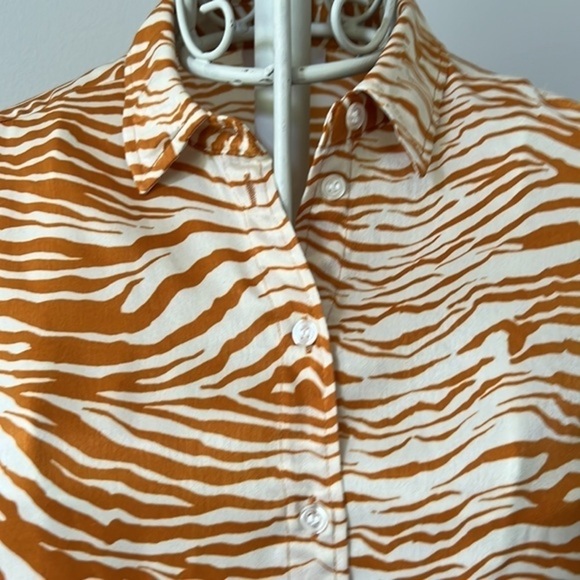 Topshop silk like blouse‎ - Picture 2 of 5